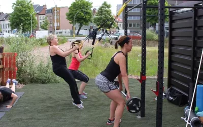 buren sporten in een outdoor sport zone